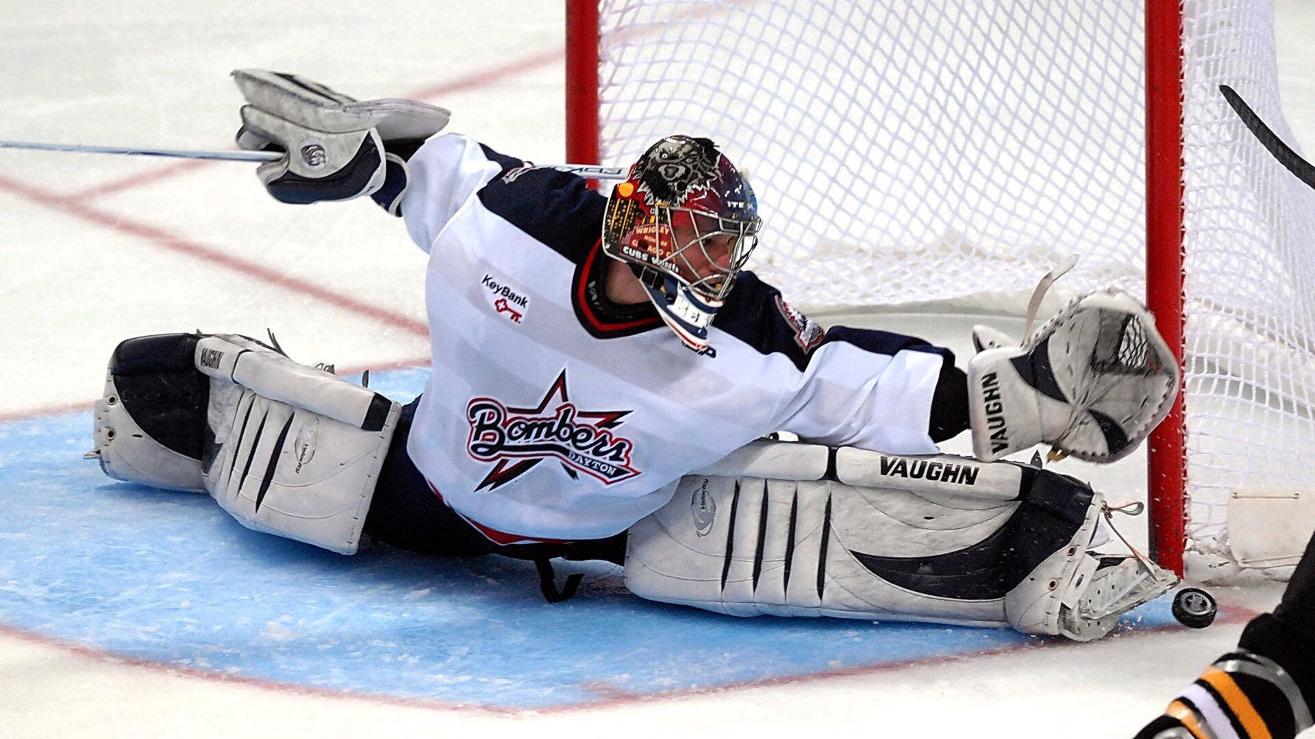 球迷创意助威，球场里外热情燃爆，球迷助威视频